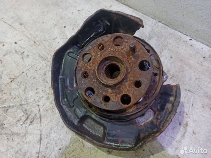 Кулак задний левый Тойота