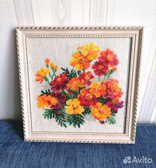 Готовая вышивка крестом в раме со стеклом