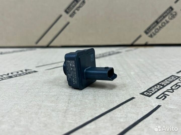 Камера заднего вида Peugeot 3008 2