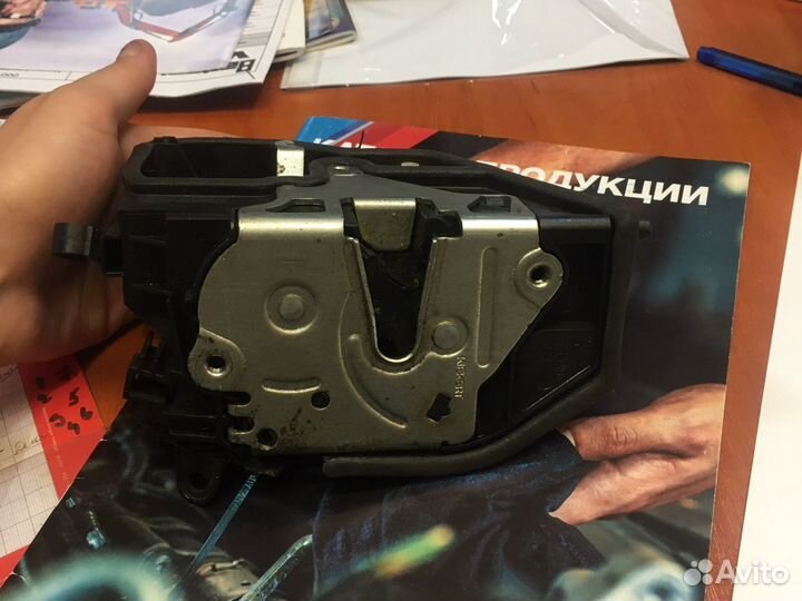 Замок двери передней правой BMW 5 E60, E90,E82/E88