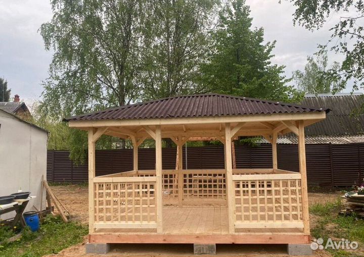 Уличная беседка