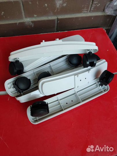 Подставка электроконвектора с роликами