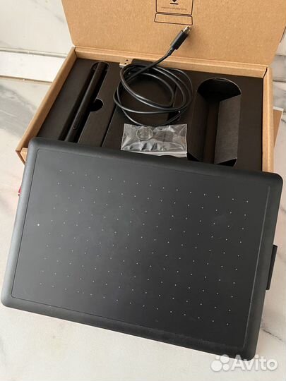 Графический планшет one by wacom S