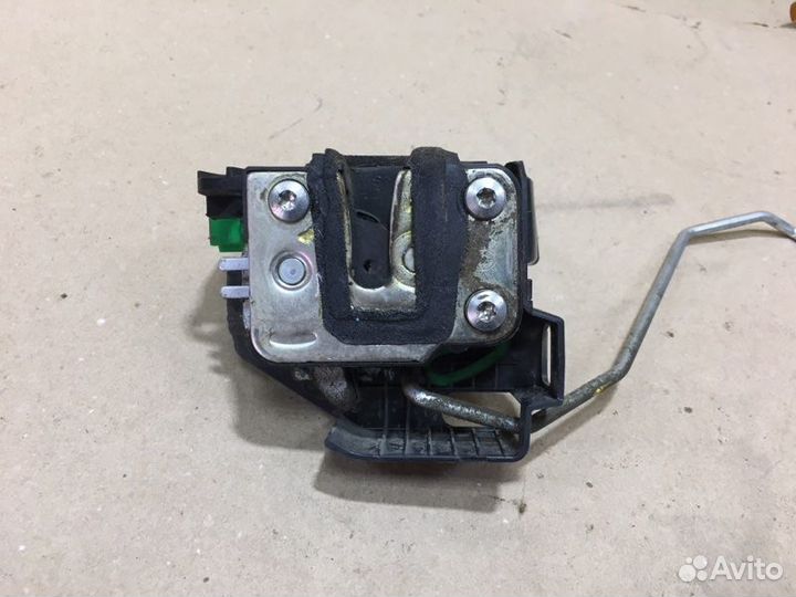 Замок двери передний правый Kia Rio 3 седан