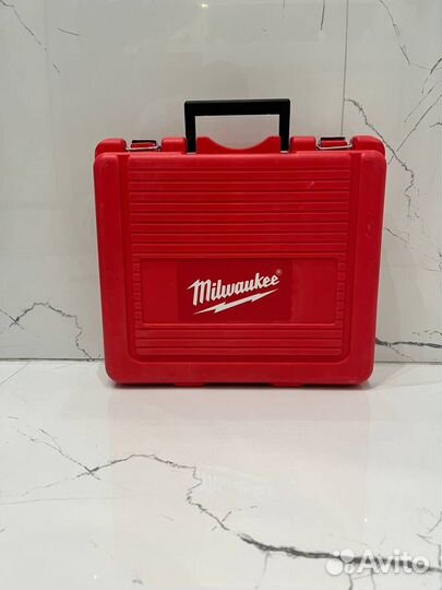 Шуруповерт Milwaukee 36V с двумя АКБ бесщеточный