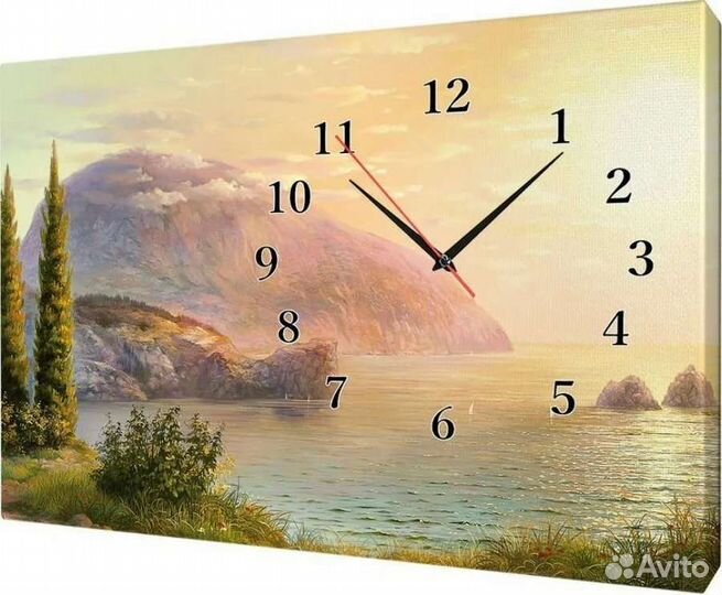 Часы на холсте