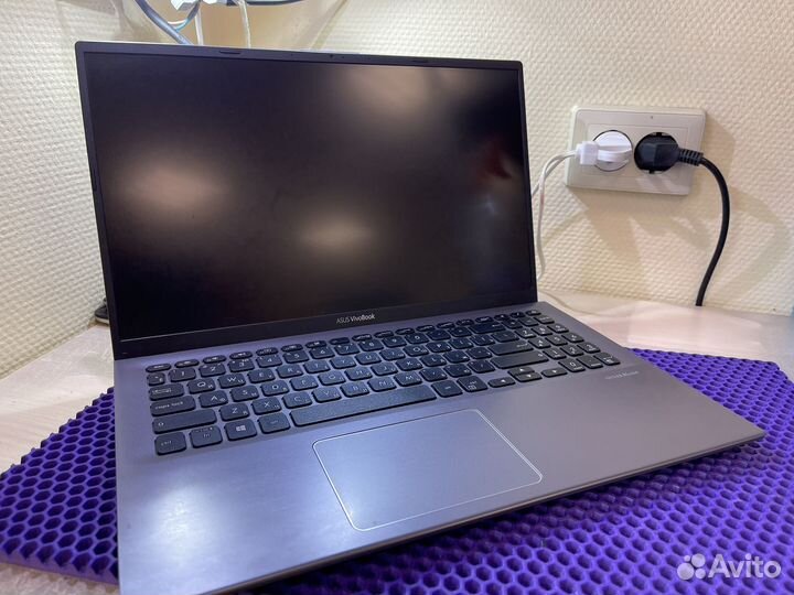 Asus vivobook 15 x512D