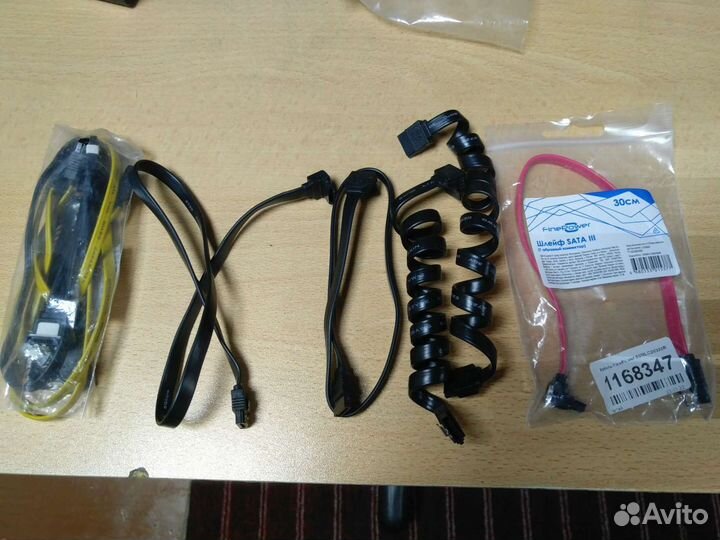 SATA 3 шлейф с защелками