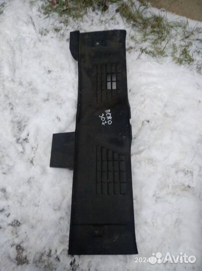 Peugeot 307 рестайлинг, замковая панель багажника