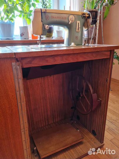 Швейная машина Чайка 2