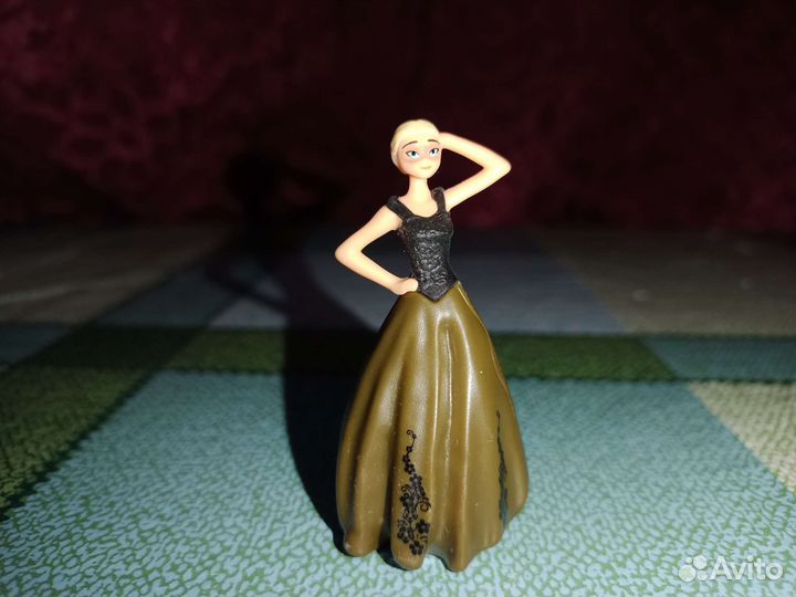 Фигурки из Киндер сюрприза Леди баг