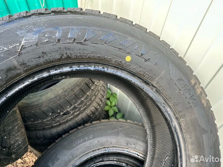 Bridgestone Blizzak DM-V2 235/65 R18