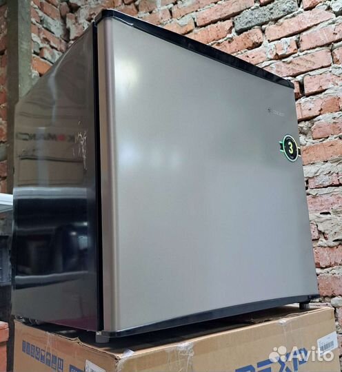 Холодильник компактный Dexp серый