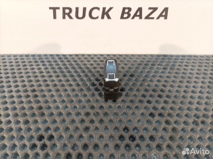 Кнопка переключения света в салоне