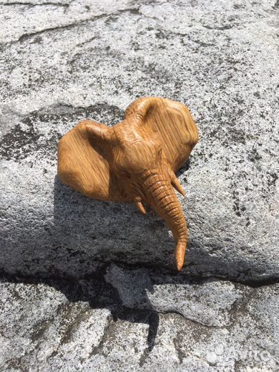 Брошь ручной работы из дерева