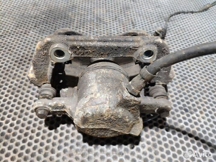 Суппорт передний передний правый Mercedes C200