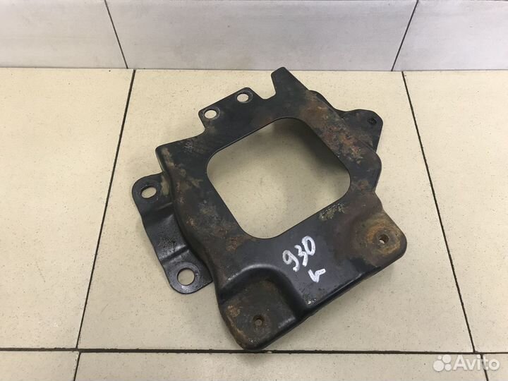 Крепление аккумулятора S40 2004-2012