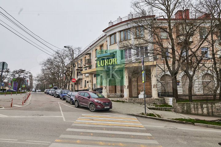 Помещение 425,4 м² на первой линии Н. Музыки