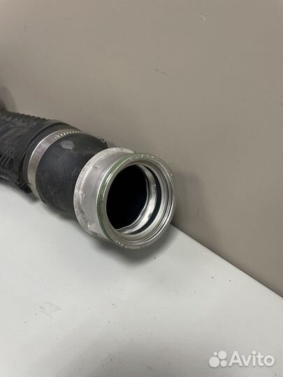 Патрубок интеркулера Фольксваген Пассат Б6