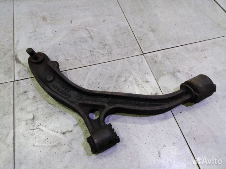 Рычаг передний правый нижний
