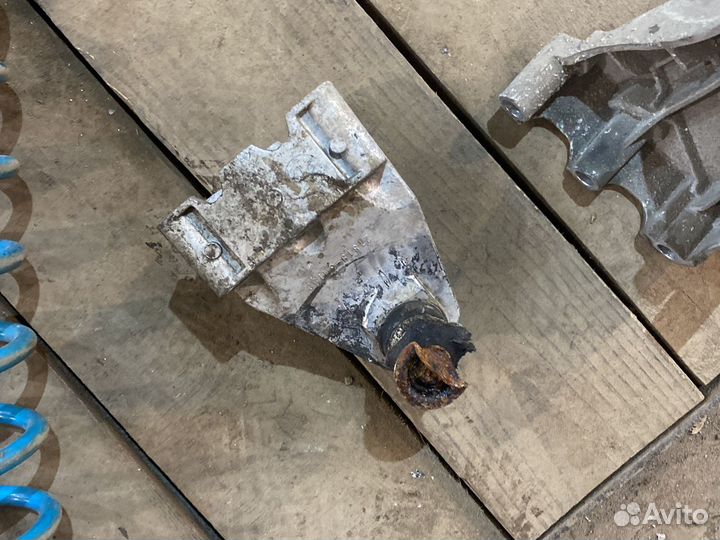 Крепления двигателя 3,8 G6DJ Hyundai Equus 2015г