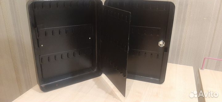 Продам шкаф ключницу