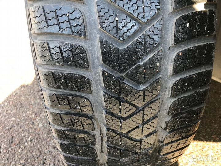 Pirelli Winter Sottozero 3 255/45 R19 104V