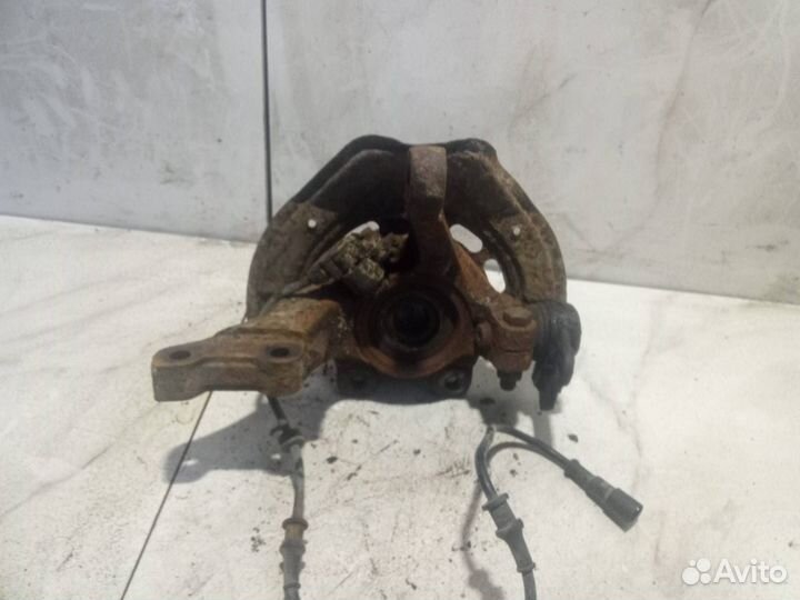 Кулак передний правый Opel Vectra B (1995 - 1999)