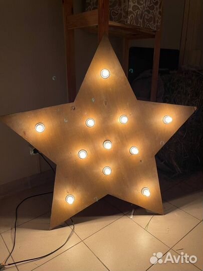 Деревянная звезда с лампами в стиле лофт