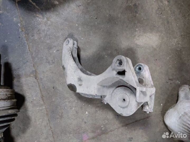 Кронштейн генератора Лада Гранта