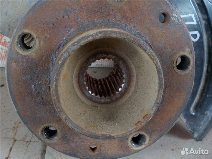 Кулак поворотный передний правый Renault Duster