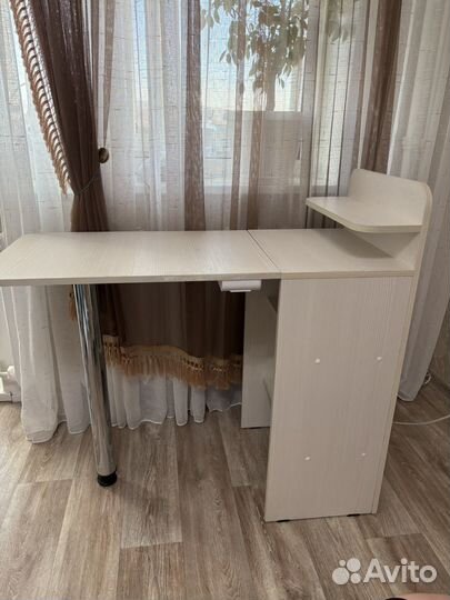 Маникюрный стол складной