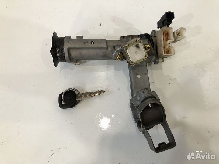 Замок зажигания на Toyota Corolla E100