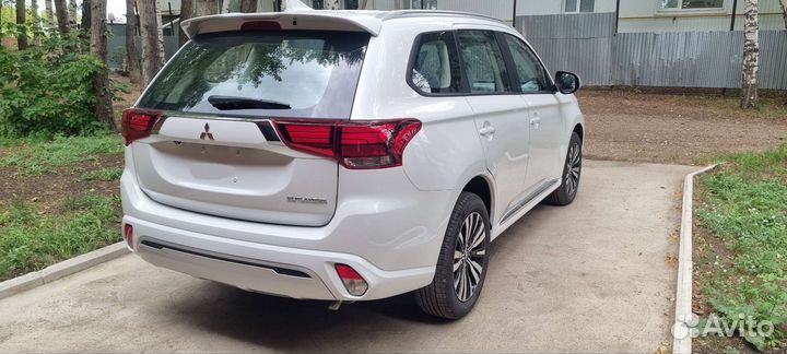 Mitsubishi Outlander, 2022