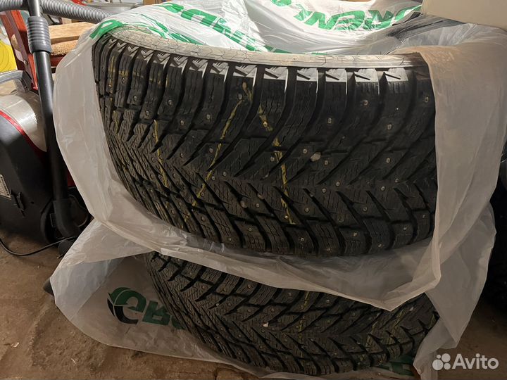 Nokian Tyres Hakkapeliitta 10 285/40 R22 110T