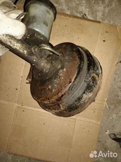 Вакуумник с гтц Nissan Bluebird U11 двигатель LD20