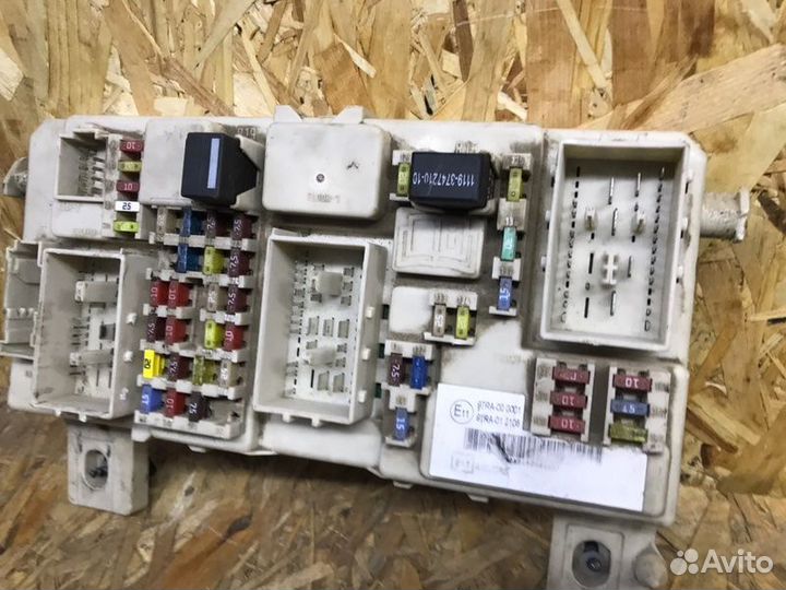 Блок предохранителей салонный Ford Focus 2 седан