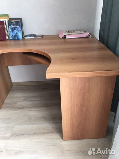 Письменный / компьютерный стол