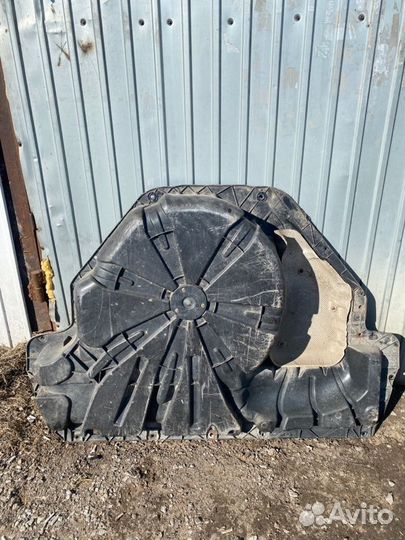 Пластиковая ниша запасного колеса Renault Megane