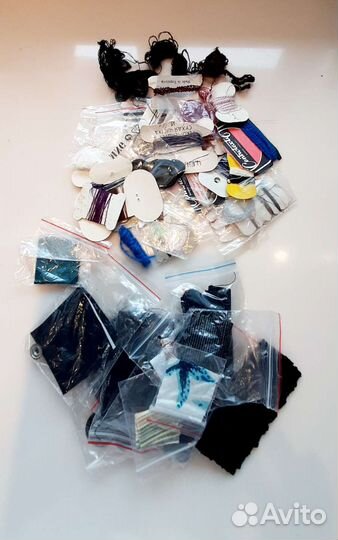 Для рукоделия:Пуговицы, нитки, иголки