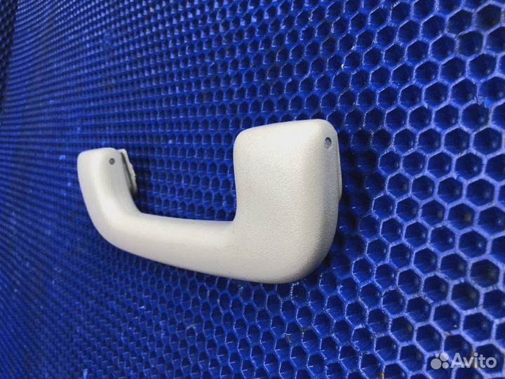 Ручка потолочная задняя правая