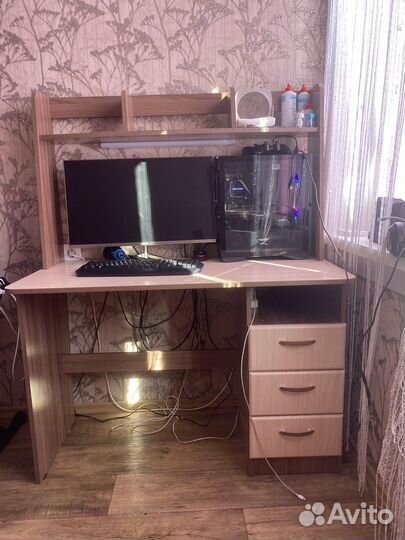 Компьютерный стол