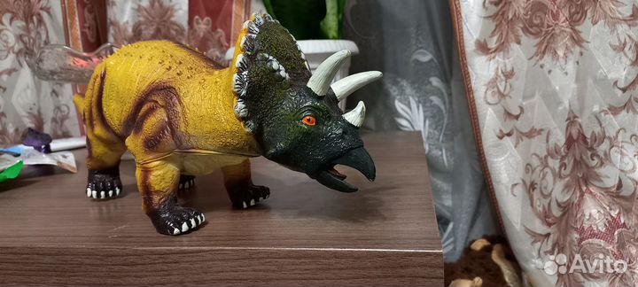 Игрушка динозавр