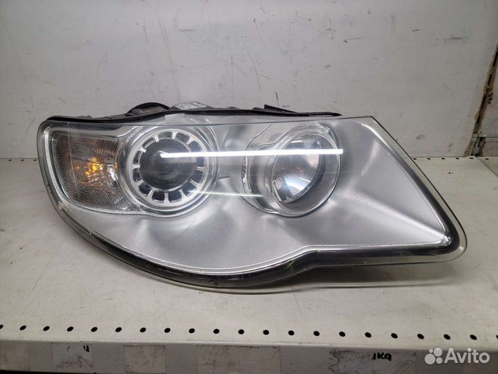 Фара правая VW Touareg 7L6941032B