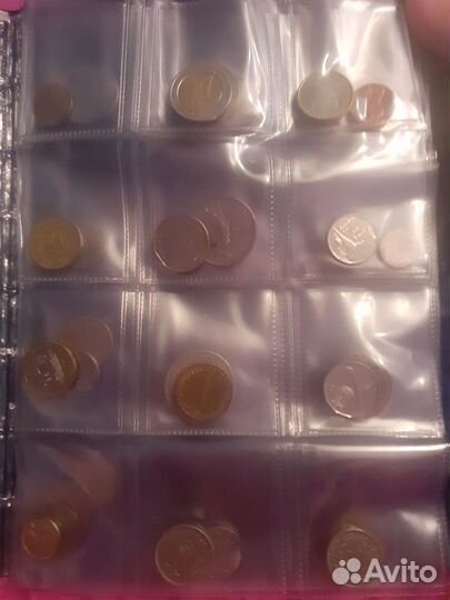 Коллекционный альбом с монетами