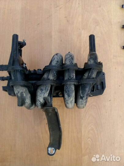 Коллектор впускной Renault Logan