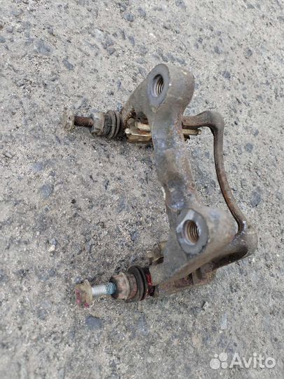 Суппорт тормозной задний левый