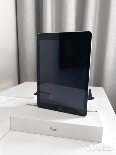 iPad 5 поколения 32 гб space gray