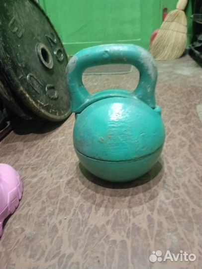 Грифы, гантели, блины, скамейки