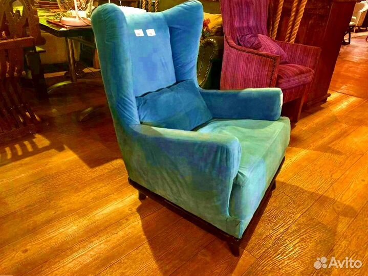 Кресло голубое из велюра
